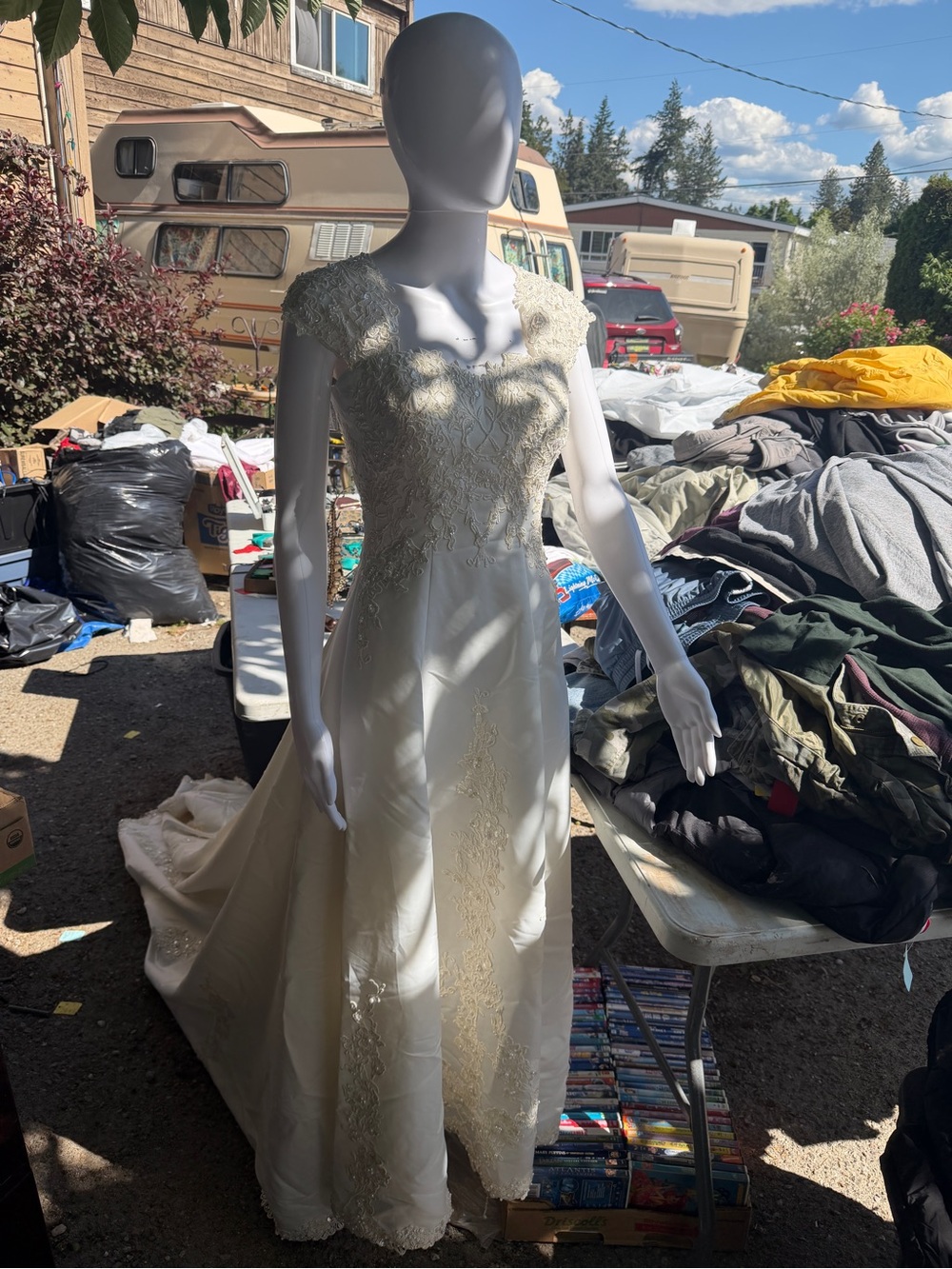 Vintage Mary's Bridal Ivory Lace Cap Sleeve Wedding Dress